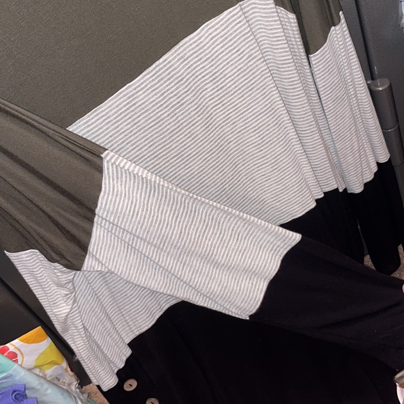 Color block tee - Picture 3 of 5